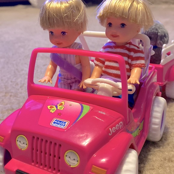 Vintage Barbie Power Wheels Fisher Price Pink Jeep Tommy Doll Twins + Dogs Wagon - Picture 4 of 15
